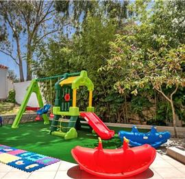 4 bedroom villa with pool close to beach on Akrotiri peninsula, sleeps 8